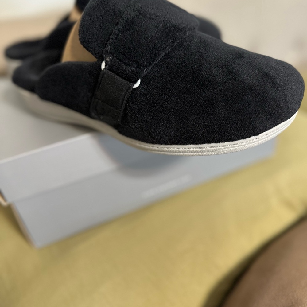 Vionic Women’s Black Loafers Sleek Slip-Ons
